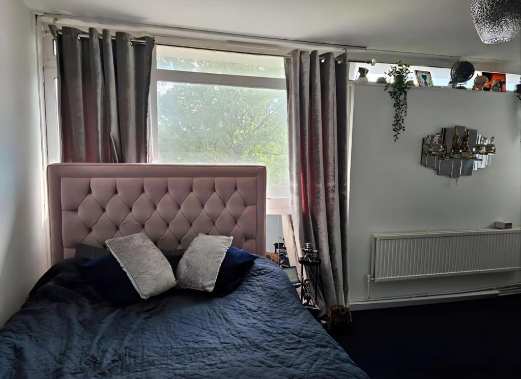 Gazde/Camere de închiriat Double Private With Shared Bathroom Facilities